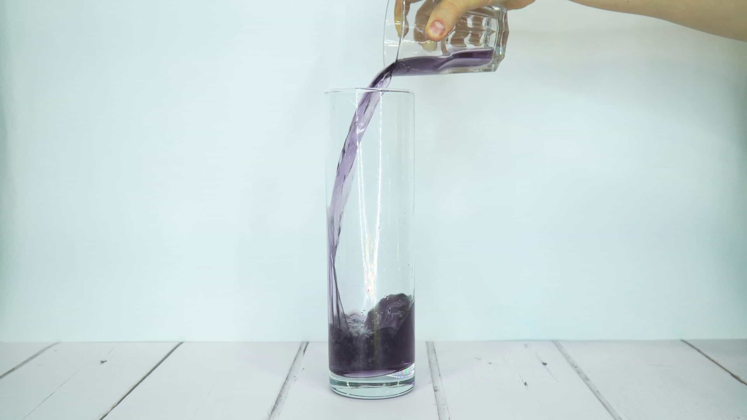 Pour the glass with the most sugarsalt added into the tall beakervase scaled